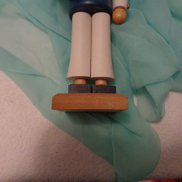 SAILOR WOODEN NUTCRACKER NUTCRACKER VILLAGE 11 INCHES - Picture 12 of 13
